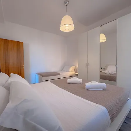 Vittorio Veneto - Modern And By Host Hero شقة