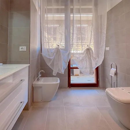 Vittorio Veneto - Modern And By Host Hero شقة