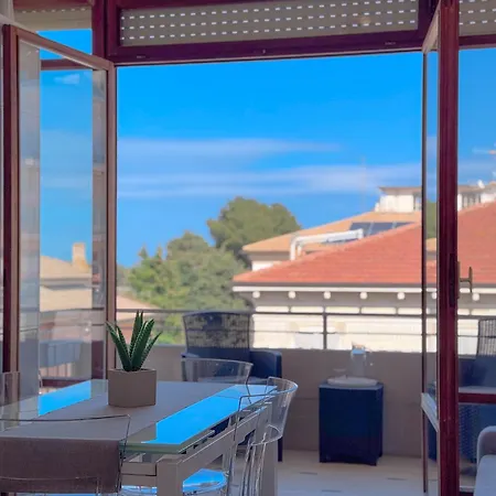 Vittorio Veneto - Modern And By Host Hero شقة *