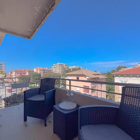 Vittorio Veneto - Modern And By Host Hero شقة