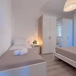 Vittorio Veneto - Modern And By Host Hero アパート *