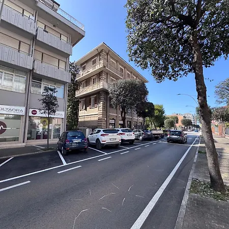 Vittorio Veneto - Modern And By Host Hero アパート *